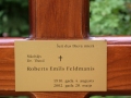 Krusts ar piemiņas plāksnīti māc. R. Feldmanism