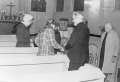  14.11.1979.g. Kreisā pusē Ģ Lukau k-dze, pa labi stāv draudzes priekšniece M.Bukava