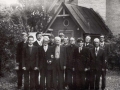 22.09.1985.g.  LELB Kalendārs 1986.gadam. Lietuvas ev.lut. Baznīcas bīskaps Jonas Kalvanas starp viņa vadītā dievkalpojuma dalībniekiem pie Mežaparka Gustava Ādolfa baznīcas 1985.g. 22.septembrī